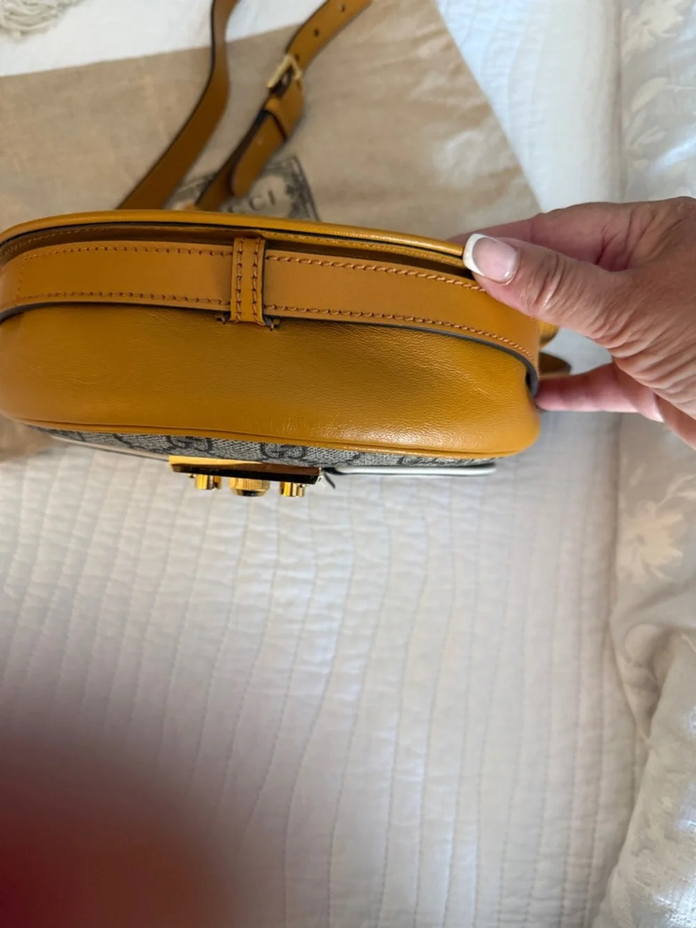 Gucci crossbody padlock, saddle, off-white, and rust - Picture 4 of 9